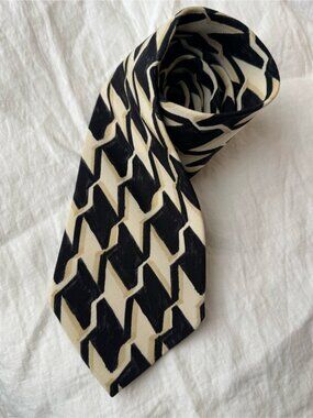 Hugo Boss 100% Silk Tie Black Cream Geometric Designer Necktie